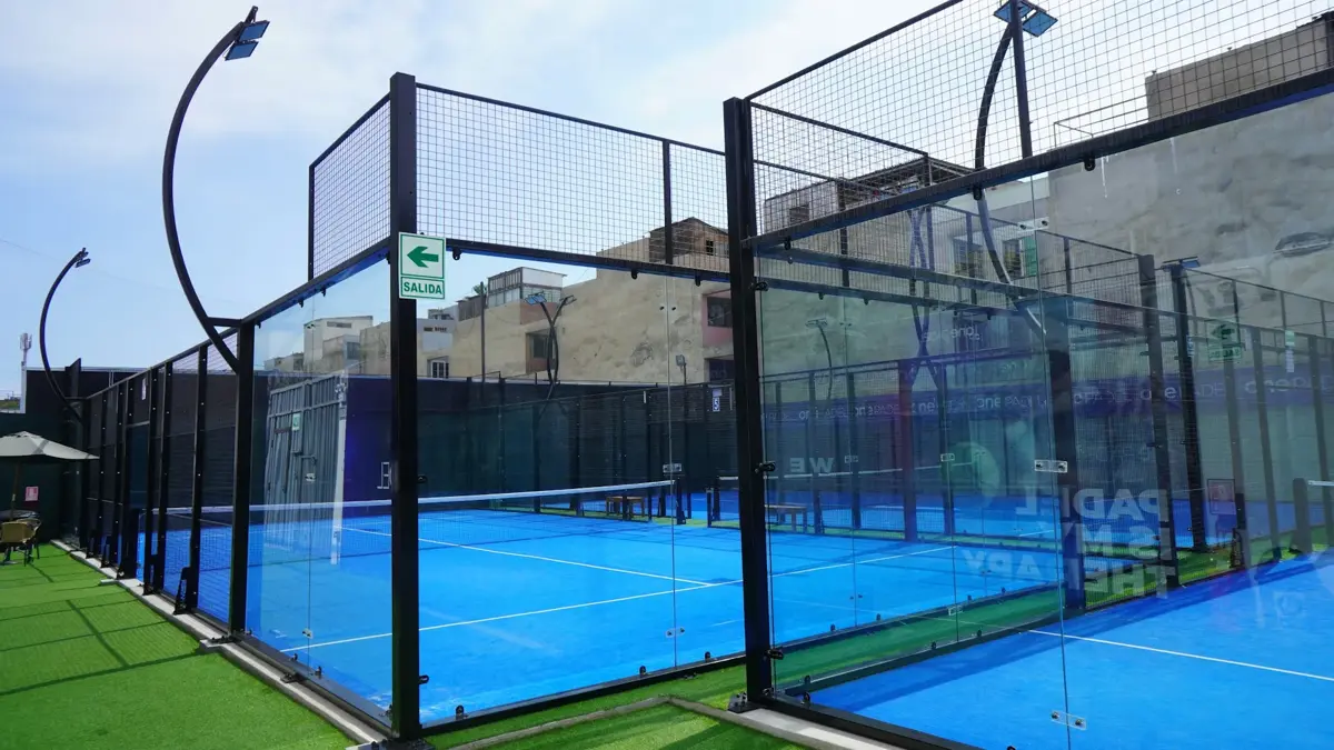 Match de padel en double — ambiance et intensité